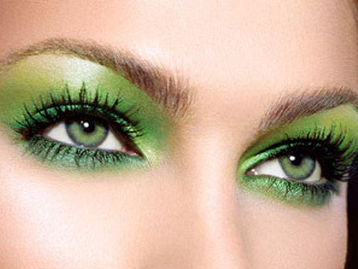 Jaki makijaż pasuje do zielonych oczu?